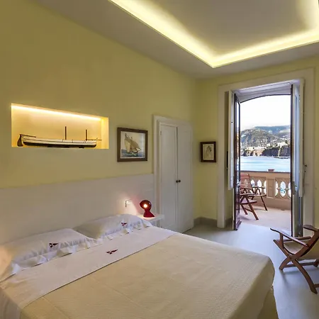 Yacht Club Capo Cervo 3* Sorrento