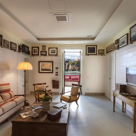 Yacht Club Capo Cervo 3* Sorrento
