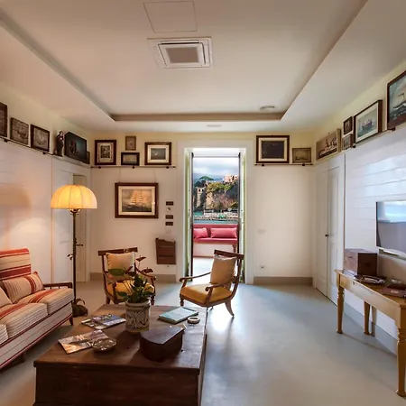 Yacht Club Capo Cervo 4* ソレント